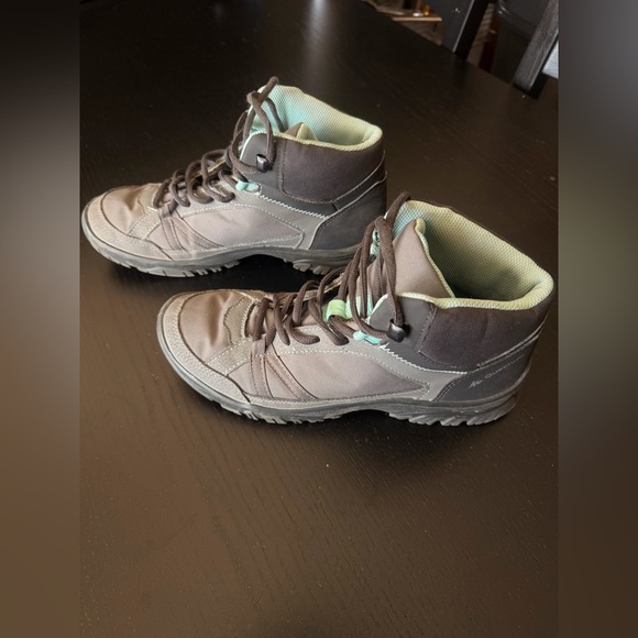Quechua Shoes - Quechua Gray and Mint Hiking Boots
